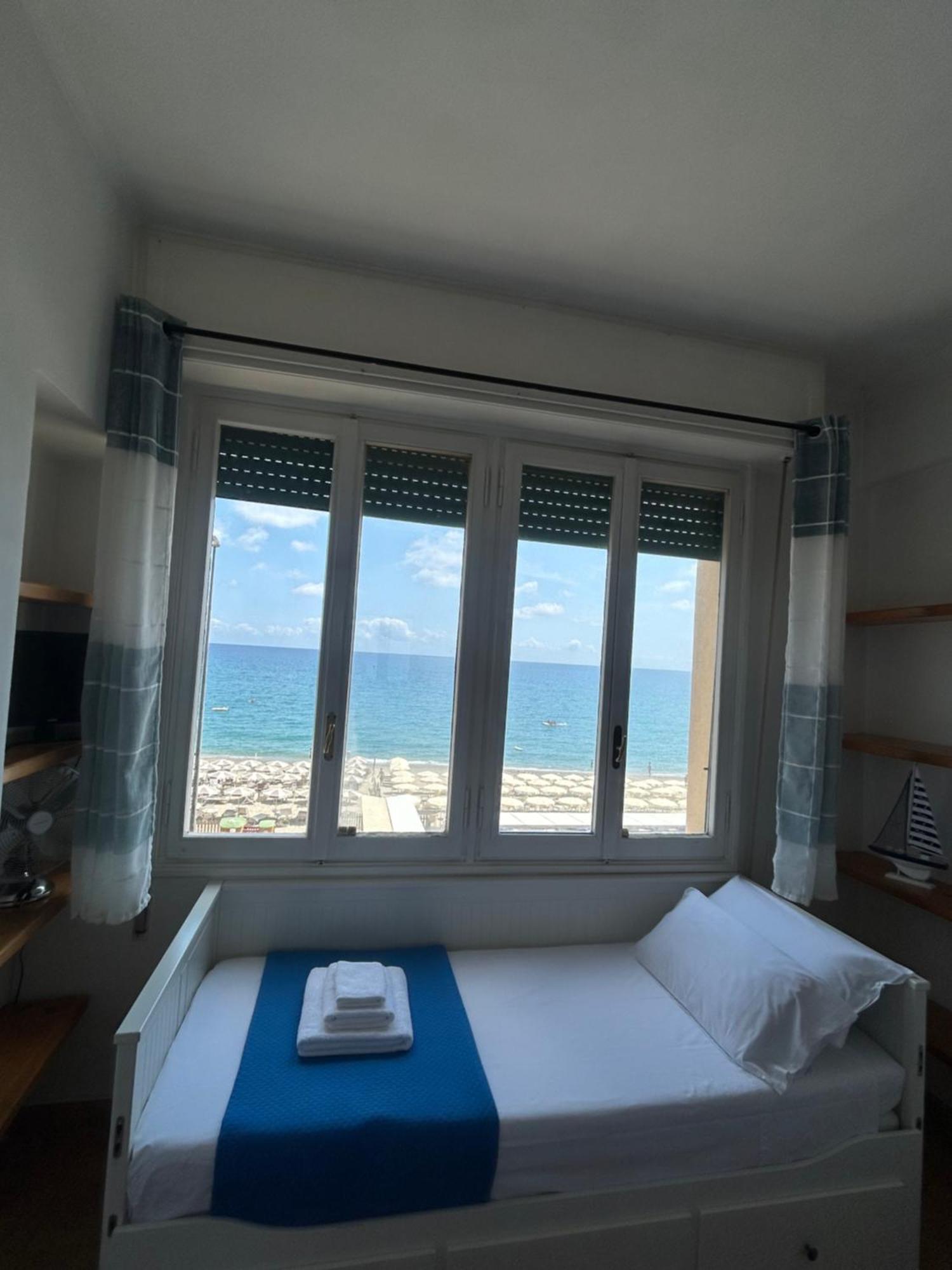 Vista Mare Savona Apartamento Exterior foto